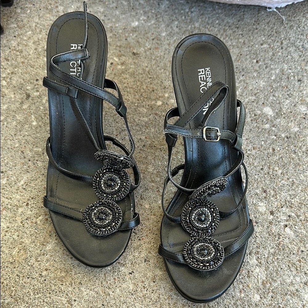 Kenneth Cole Reaction Black Heeled Sandals with Strappy Design